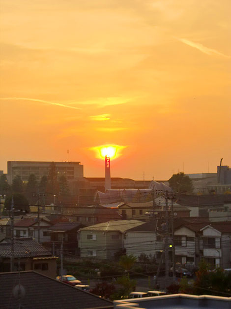 夕陽に映えるチャペル