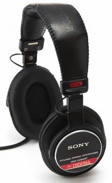 SONY 密閉型スタジオモニターヘッドホン MDR-CD900ST