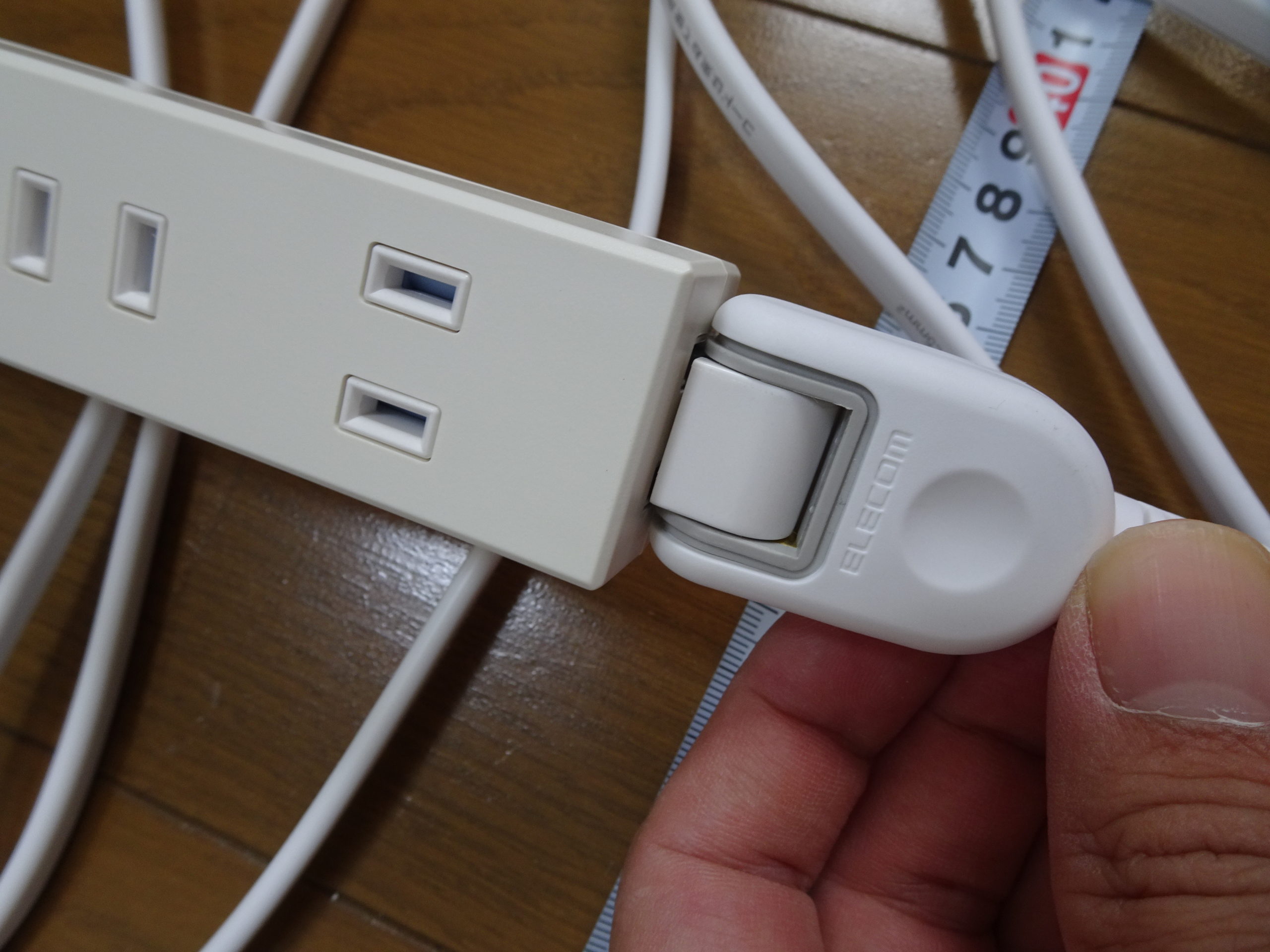 6個口の電源タップと5個口のusb充電器を2つ買った配線をブログに書くよ